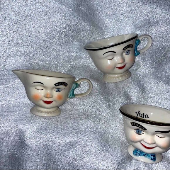 Vintage Baileys Irish coffee mugs, His & Her Winking Face with creamer - Picture 11 of 11